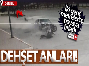 Otomobille kafa kafaya çarpışan motosikletli iki genç metrelerce havaya fırladı