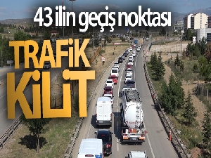Hafta sonu kısıtlamasının ardından 43 ilin geçiş noktasında trafik yoğunluğu