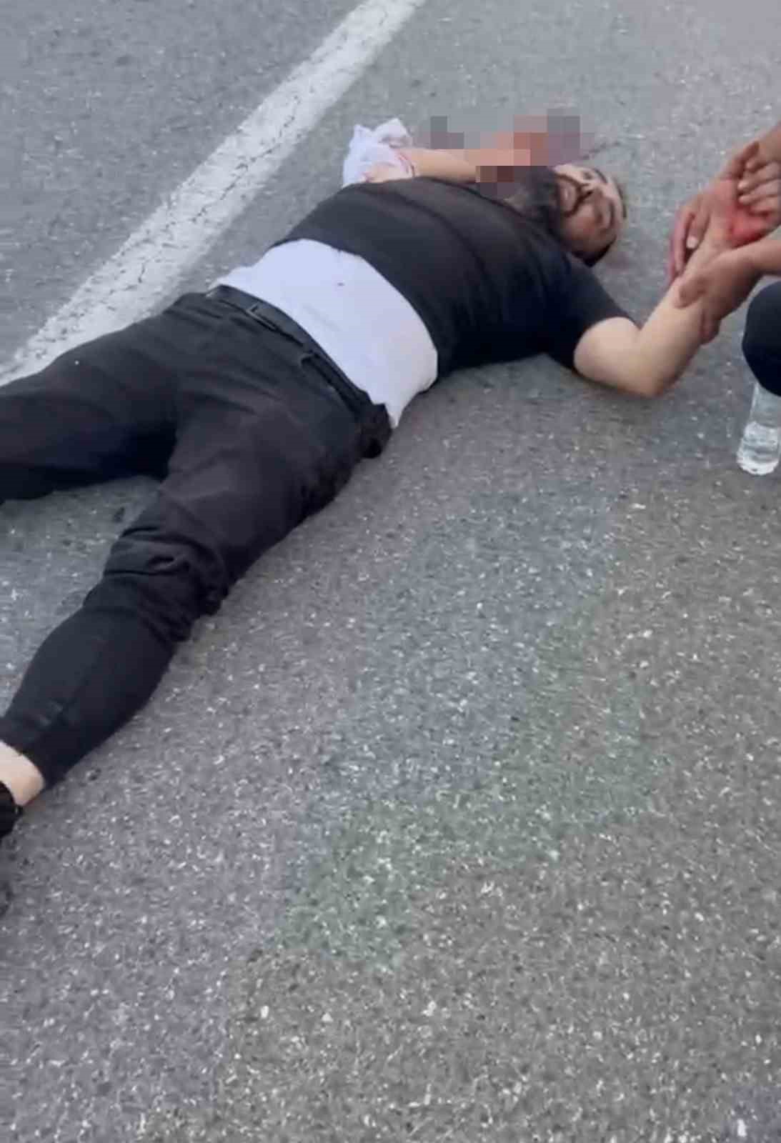 igdir-dogubeyazit-yolunda-motosiklet-bariyerlere-carpti-2-yarali