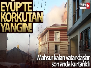 Eyüp'te 3 katlı binanın çatı katında yangın!
