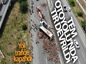 TEM Otoyolu'nda tır devrildi, yol trafiğe kapandı