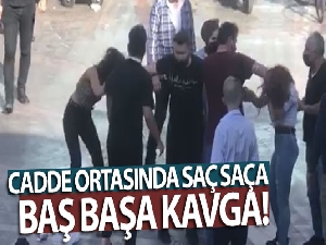 Genç kızlar cadde ortasında saç saça, baş başa kavga etti