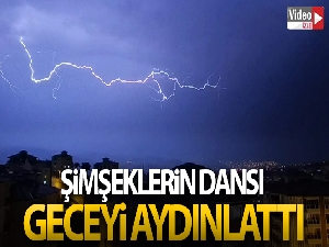Şimşeklerin dansı geceyi aydınlattı
