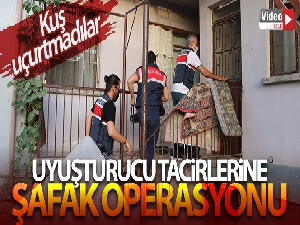 Şafak operasyonuyla yakalanan 14 uyuşturucu taciri komandolar nezaretinde adliyeye sevk edildi