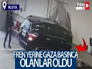 Fren yerine gaza basınca satış ofisine daldı