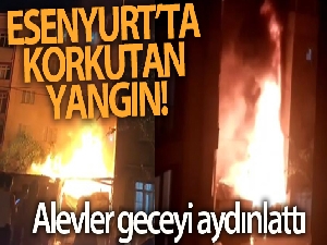 Esenyurt'ta iki bina arasındaki hurda deposu alev alev yandı