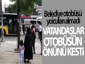 Belediye otobüsü yolcuları almadı, vatandaşlar otobüsün önünü kesti