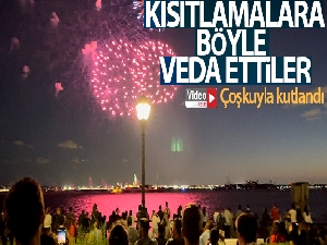 New York'ta korona virüs kısıtlamalarının kaldırılışını coşkuyla kutladı