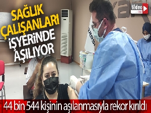 Bursa'da üretim durmuyor, sağlık görevlileri çalışanları işyerinde aşılıyor