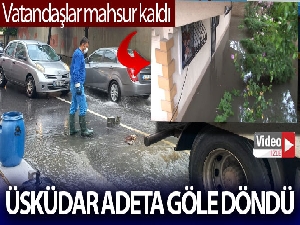 Üsküdar'da bir evin bahçesini su bastı bazı vatandaşlar mahsur kaldı
