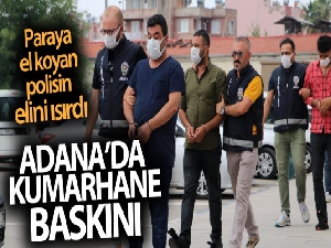 Kumarhaneyi basıp paraya el koyan polisin elini ısırdı