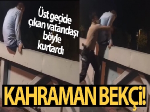 Küçükçekmece'de üst geçitte intihara kalkışan vatandaşı bekçiler son anda kurtardı...O anlar kamerada