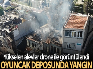 Fatih'te oyuncak deposunda yangın