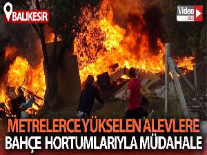 Metrelerce yükselen alevleri bahçe hortumlarıyla söndürmeye çalıştılar