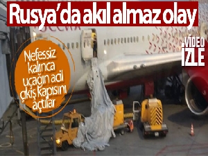 Rusya'da akıl almaz olay: Nefessiz kalan yolcular uçağın acil çıkış kapısını açtı