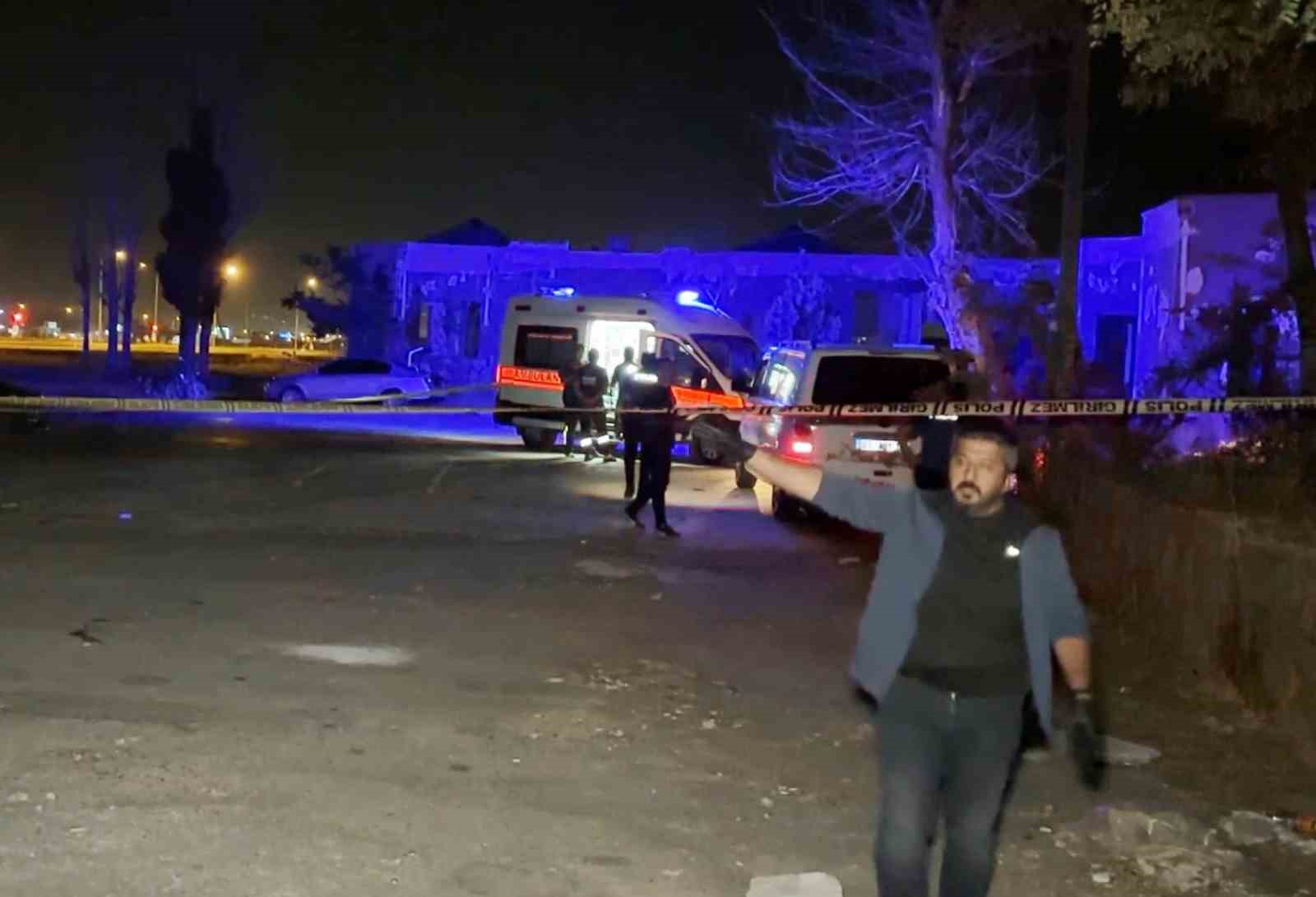 minibusun-tavan-citasina-bagli-ipte-asili-cansiz-bedeni-bulundu