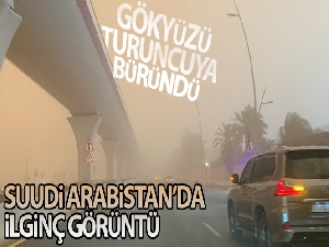 Suudi Arabistan'da kum fırtınası gökyüzünü turuncuya bürüdü