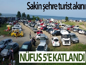 Sakin şehre turist akını: Nüfus 5'e katlandı