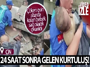 Çin'i vuran selde çöken evin altında kalan bebek sağ olarak çıkarıldı