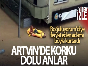 'Boğuluyorum' feryadı ile yardım isteyen şahsın imdadına botu ile sel sularında dolaşan bir genç yetişti