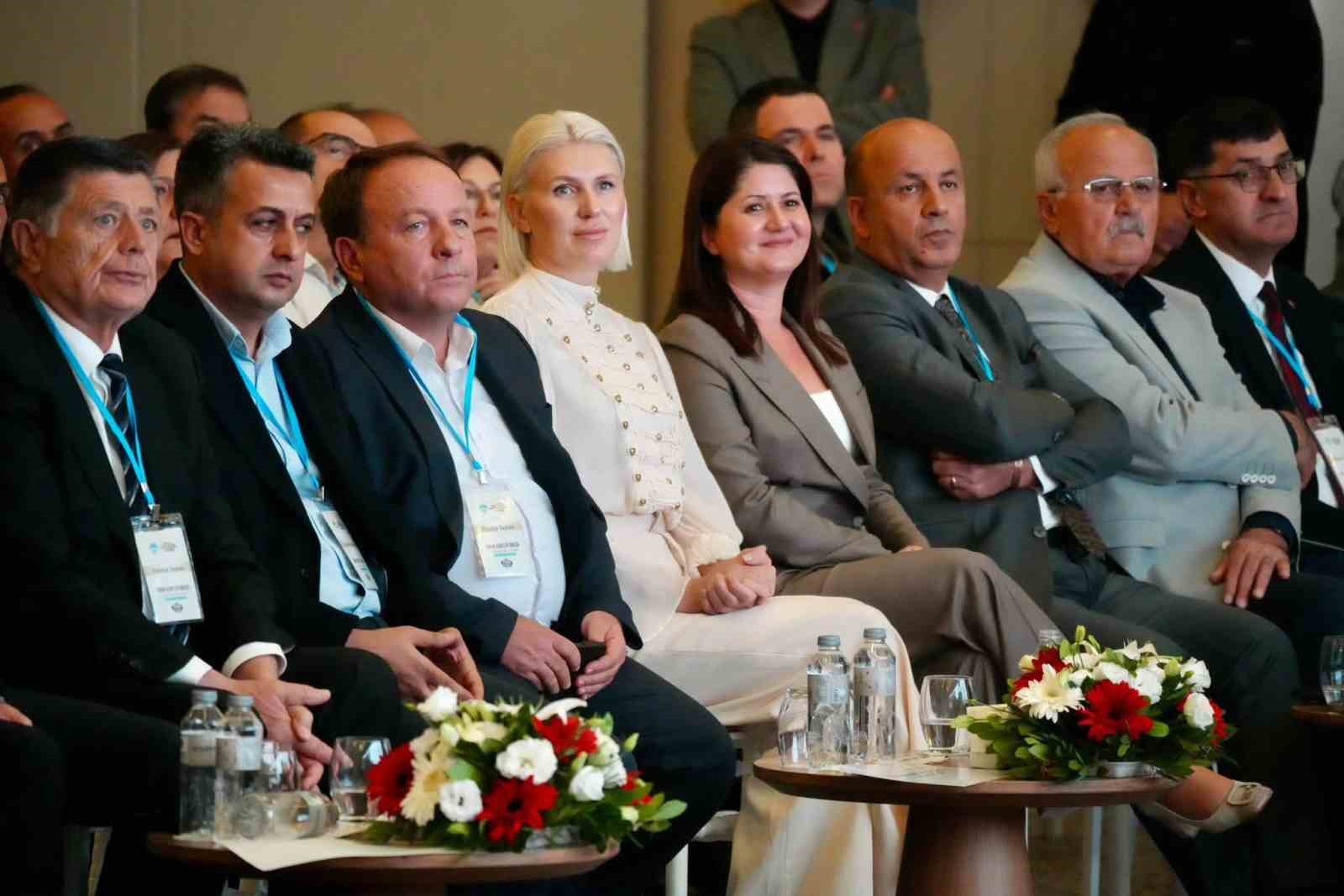 baskan-subasi-belediye-baskanlariyla-kayseri-de-bir-araya-geldi