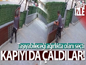 Pendik'te çekçekcinin kapı çaldığı anlar kamerada
