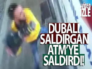 Pendik'te metal dubalı saldırganın ATM'ye saldırdığı anlar kamerada