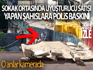 Sokak ortasında uyuşturucu satışı yapan şahıslara polis baskını...Uyuşturucu kuyruğu kameralara yansıdı