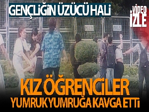 Liseli kız öğrenciler okul çıkışı parkta yumruk yumruğa kavga etti