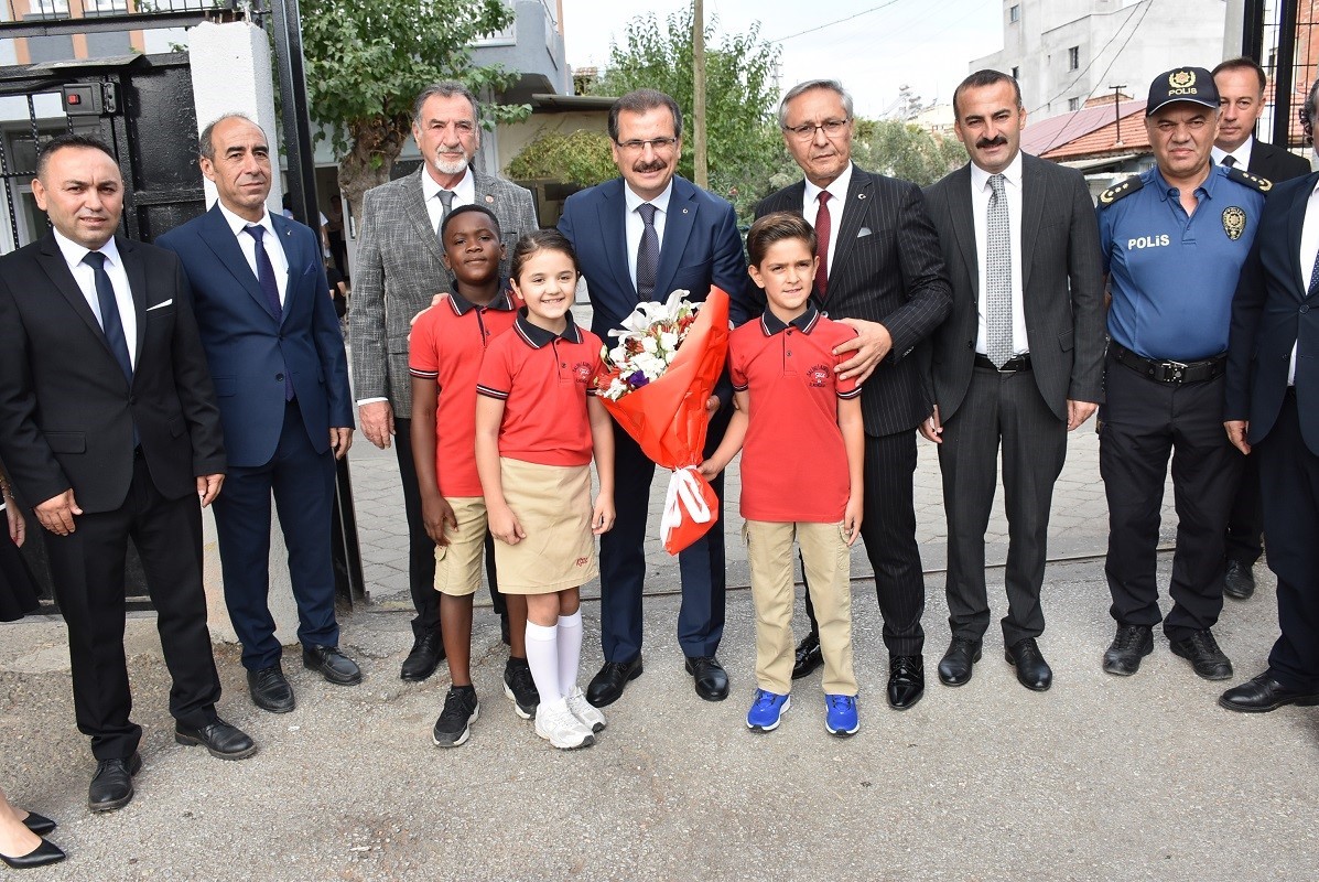 salihli-de-ilkogretim-haftasi-kutlandi