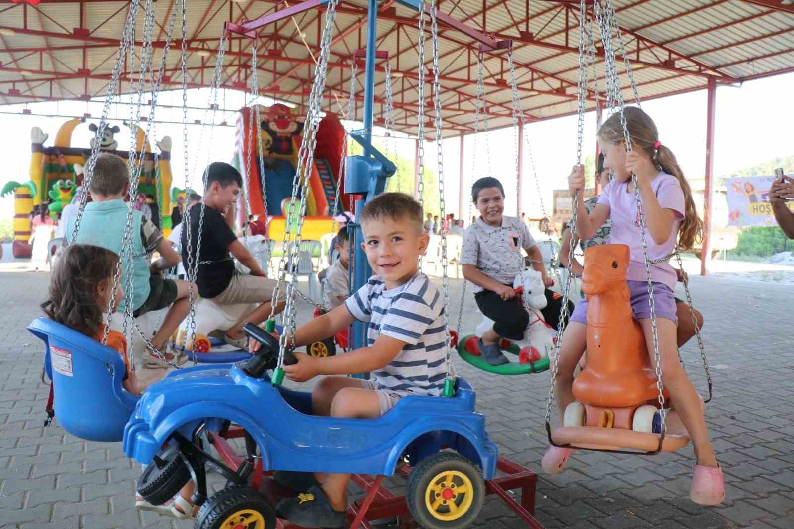 bozdogan-da-cocuklar-yaz-senliklerinde-egleniyor