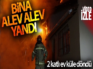 Bursa'da 2 katlı bina alev alev yandı