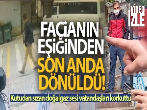 Servis minibüsü doğalgaz kutusuna çarptı, yaya son anda kurtuldu