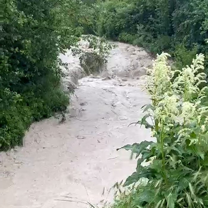 bolu-da-dereler-tasti-tarim-arazileri-sular-altinda-kaldi