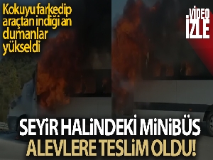Seyir halindeki minibüs alevlere teslim oldu