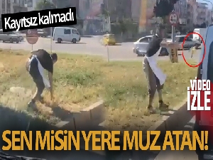 Trafikte yere muz kabuğu atan sürücüye, arkasındaki sürücüden anında iade