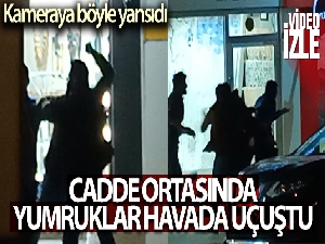 Cadde ortasında yumruk yumruğa kavga ettiler