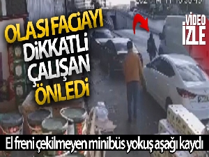 El freni çekilmeyen minibüs yokuş aşağı kaydı, olası faciayı dikkatli çalışan önledi