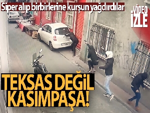 Kasımpaşa'da silahlı çatışma kamerada: Siper alıp birbirlerine kurşun yağdırdılar