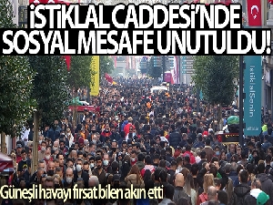 Güneşli havayı fırsat bilen İstanbullular İstiklal Caddesi'ne akın etti