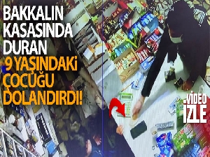 Çok konuşarak, bakkalın kasasında duran küçük çocuğu dolandırdı