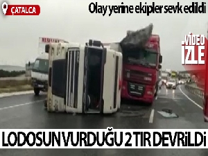 Lodos nedeniyle 2 tır 1 kamyonet devrildi