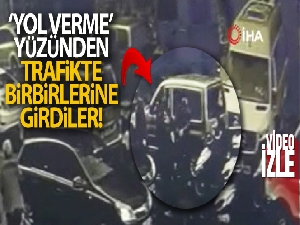 İstanbul'da trafikte yumruklu 'yol verme' kavgası kamerada