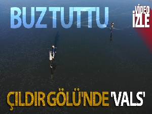 Buz tutan Çıldır Gölü'nde 'vals'