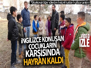 Yüksekovalı çocuklardan İsviçreli turiste İngilizce tanıtım