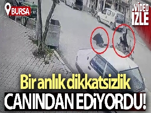 Yolun karşısına geçmek isteyen kadına motosiklet böyle çarptı