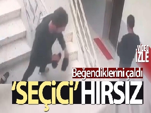 Batman'da kapı önündeki ayakkabıları seçip çalan hırsız kamerada