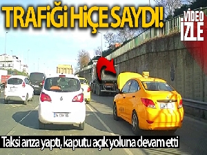 Şişli'de arıza yapan taksi kaputu açık yoluna devam etti