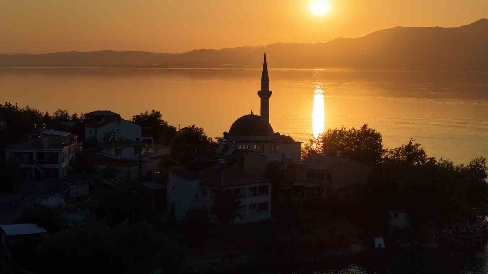 izmir-ve-canakkale-ye-rakip-oldu-elazig-da-kartpostallik-gun-batimi