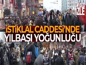 Yılbaşı öncesi insanlar İstiklal Caddesi'ne akın etti
